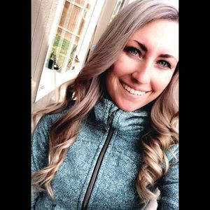 Meet your Posher, Courtney